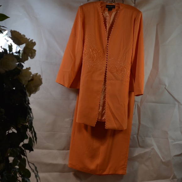 Special Occasion/MOB/Wedding/Church  3 pc beaded/Embellished Suit NWT SZ 14 - Picture 4 of 11